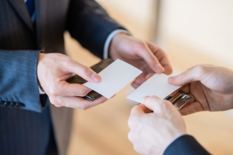Bạn đã sẵn sàng thay thế card visit lỗi thời bằng NFC Card hiện đại?