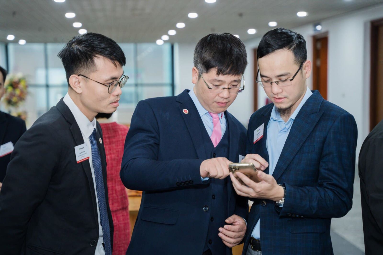 Lưu trữ và chia sẻ thông tin liên lạc dễ dàng chỉ với một chạm